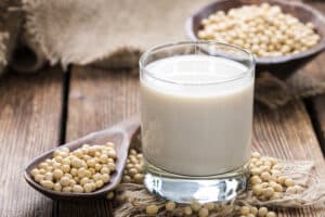 Kefir en sojabonen houden je darmflora optimaal
