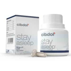 Een doos en flesje met het label "Cibdol - Stay Asleep CBD en CBN capsules (30 stuks)" met twee capsules aan de voorkant. Op de verpakking staan ingrediënten zoals hop, 5-HTP, CBD en CBN.