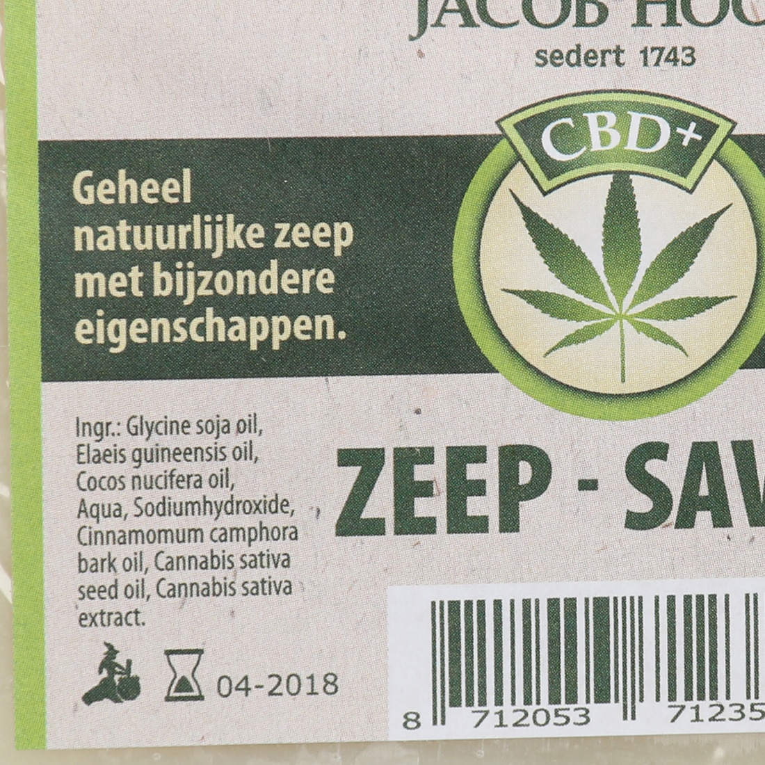 een label voor Jacob Hooy CBD zeep met een wietblad erop. miniatuur