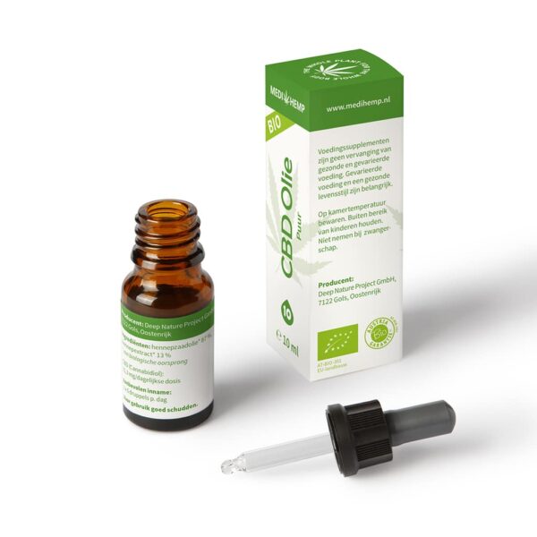 Een flesje Medihemp - CBD olie 10% PUUR (10ml) naast een flesje Medihemp - CBD olie 10% PUUR (10ml).