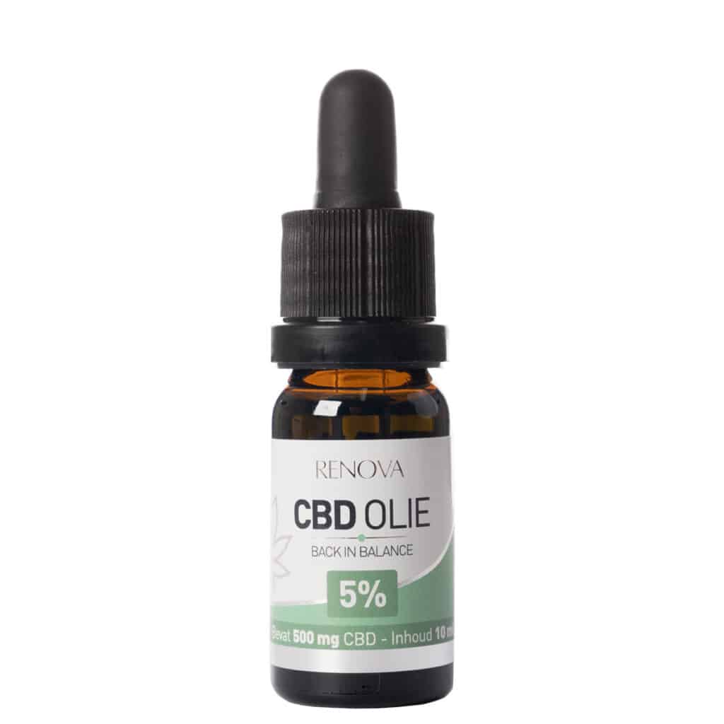 Een flesje Renova - CBD olie 5% (10ml) op een witte achtergrond.