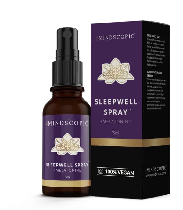 Naast de verpakking staat een flesje van 15 ml MindScopic - SLEEPWELL SPRAY™ met melatonine, beide gemarkeerd als 100% veganistisch.